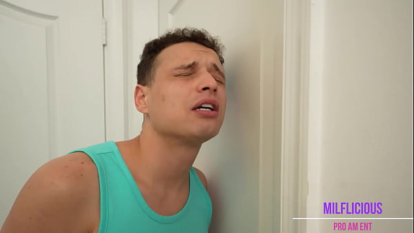 Let Me in The Bathroom. Its Urgent! With Hot Redhead Stepmom Jessica Aaren INTRO EXTENDED