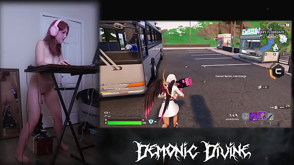 Gamer Gooner Girl juega Fortnite con Fuck Machine Parte 1