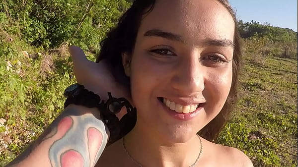 È caduto in rete, scopata nella zona dei bagni