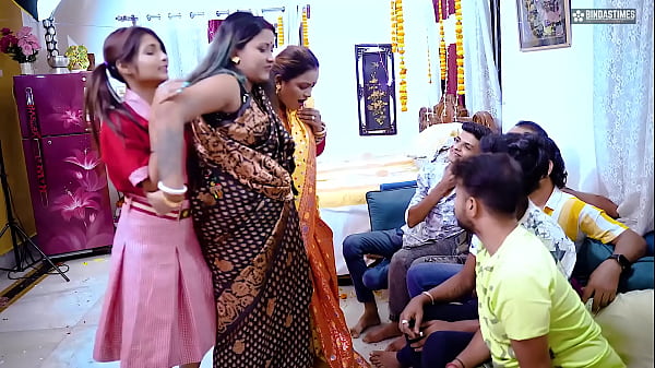 Sexy Teen Girl zieht sich asian_woman aus