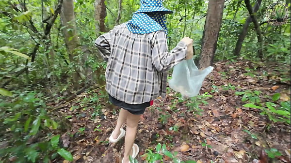 Teen sexy si spoglia - dolce