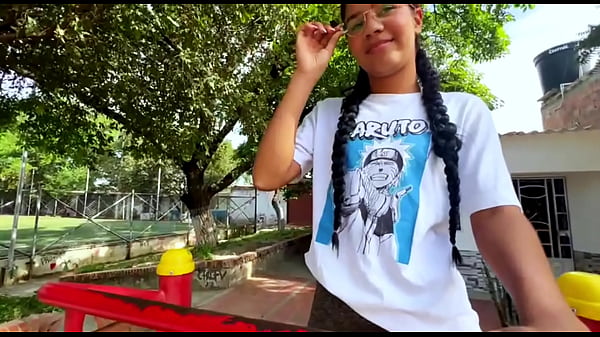 treinando uma estranha morena fitness com um corpo perfeito. pornografia em espanhol