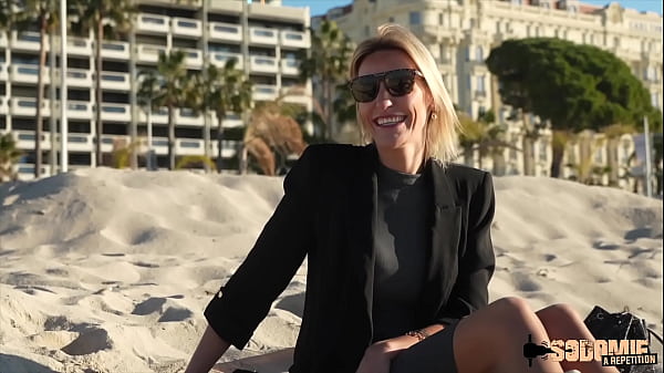 Anouk, rubia sulfúrica, se empala en una polla