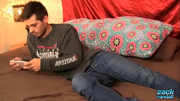 ZackRandall: Caleb Grey si accarezza il cazzo peloso mentre guarda un sexy ragazzo britannico