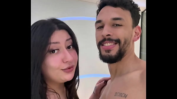 Acabo de tener una reunión con un seguidor que quería grabar y dijo que se iba a meter en producción de contenido, lo comencé a chupar y duró exactamente 1 minuto y 30 segundos con mi boca mágica.