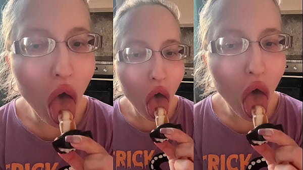 ASMR Vampire Teeth Lollipop m