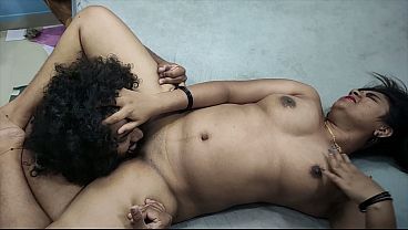 Chica universitaria se folló a Saath de su hermanastro en un albergue y ndash_ ¡Romance secreto travieso!