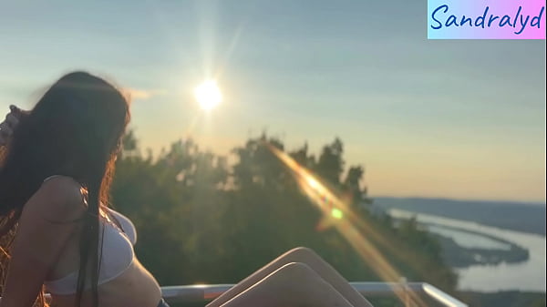 Gioco con i capezzoli in paradiso