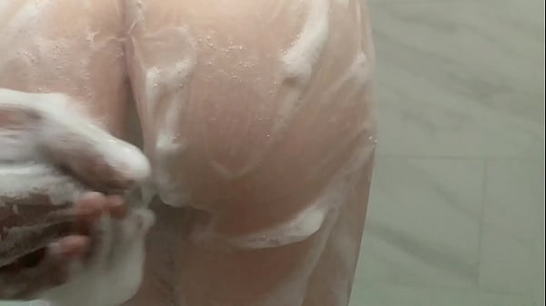 Schöner Teenager tanzt Latina