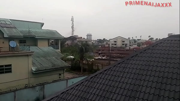 Eine Freundin, die ihren Eisprung hat, hungert heute früh nach einem Schwanz