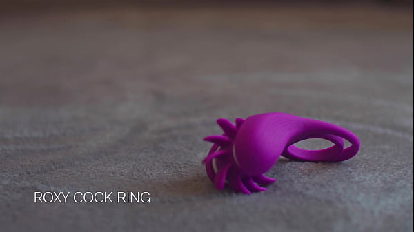 चरम क्लोज़अप: एक लंड की अंगूठी के साथ बिल्ली की चुदाई