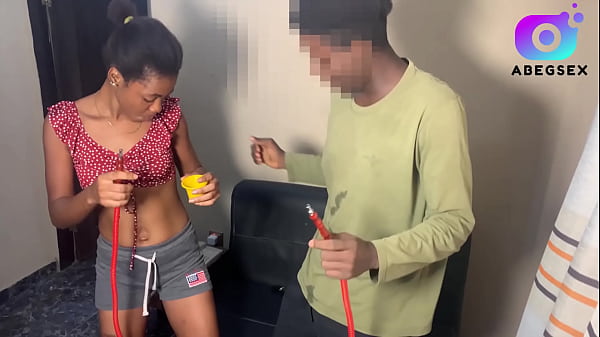 FIESTA Y SEXO. POR FAVOR SUSCRÍBETE A ROJO