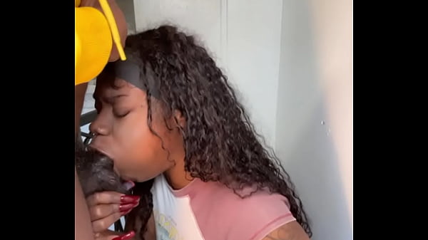 Teen Blowjob führt Video durch