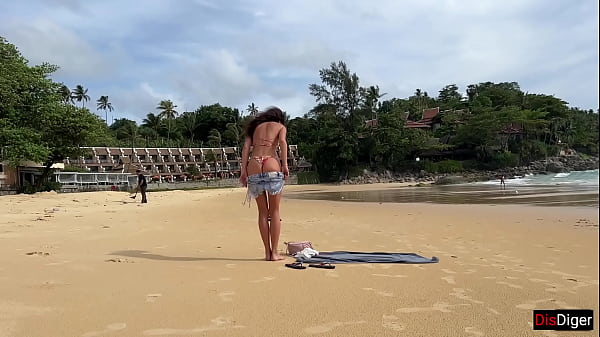 Subiu pela janela de uma garota estranha enquanto ela estava descansando e transou com ela