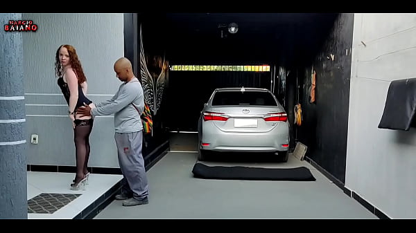 Esposa safada surpreende o marido colocando uma roupa sensual e ele fode a bunda dela até_ ela não aguenta mais me parar_ A melhor surpresa quando você chega do trabalho