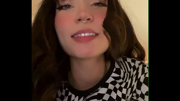 Mein Freund bittet mich, mich vor der Webcam zu berühren – OHNE KLEIDUNG