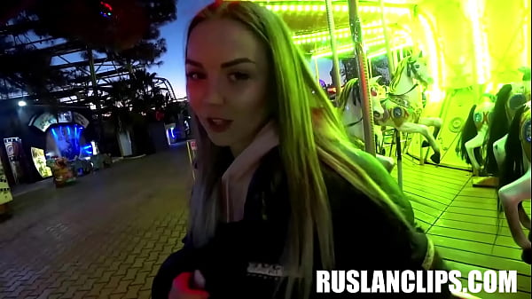 Alexa Mills se la follan en Disney Land