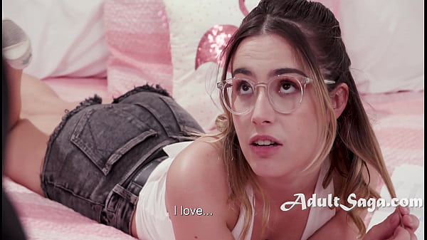 Una studentessa adolescente desidera l'uomo della sua matrigna con la promessa di sesso anale