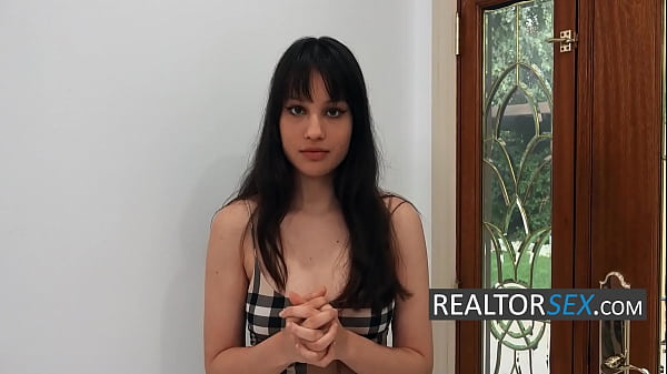 Studentin besucht ihren pensionierten Geschichtsprofessor