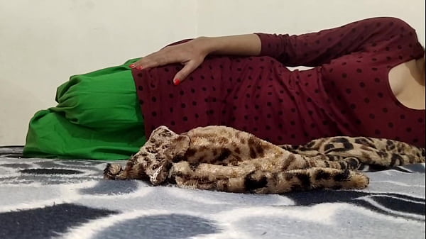 Saarabhabhi6 L'amante del vicino si diverte con il vero discorso hindi (gioco di ruolo) La ragazza sexy Desi si diverte con il vicino