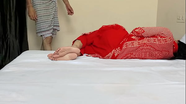 Der Schwiegervater spielte den ganzen Film mit Bahus enger Muschi