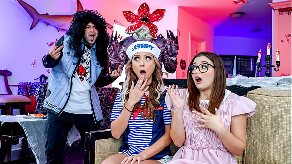 Schöner Teenager zeigt seinen Teenager