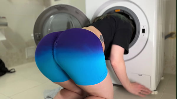 StepSis Stucked in Leggins At Wash Machine, Oh No, How Could i help her ?