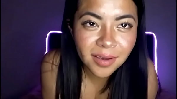 Un seguidor me regala un vestido y se lo modelo termino masturbandome