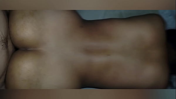 A la morena le gusta estar desnuda en su cuarto!! ¡¡¡Hermanastro cachondo se cuela en la habitación de su hermanastra mientras ella descansa!!! ¡¡Me la follo duro y profundo a lo perrito!!