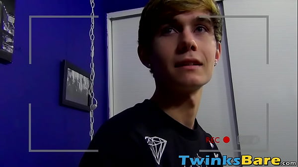 Zwei gut aussehende Schwanzlutscher haben eine POV-Ficksession