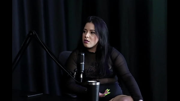 Ele tem a bunda de 128cm, é bissexual mas nem toda mulher o atrai, e o gosto dele por homem é que ele tem pau grande - Pri Melancia (SHEER/RED)