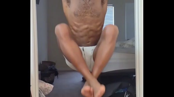 Una teenager sexy e sexy si diverte - allenandosi