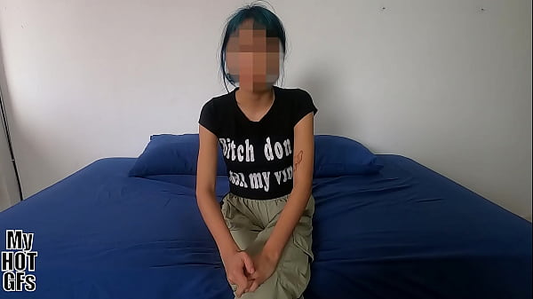 &iexcl_Barely legal! Jovem recém completada de 18 anos chega para experimentar algo novo...