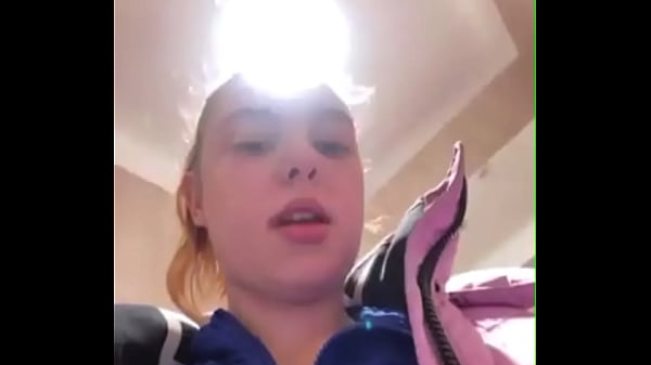 Squirting extremo en el vestuario público