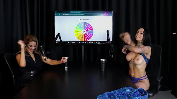 Safada demonstrou seu boquete, tira a roupa e mostra os peitos enormes após dizer que fez cultos com celebridades - Evelyn Buarque (SHEER/RED)