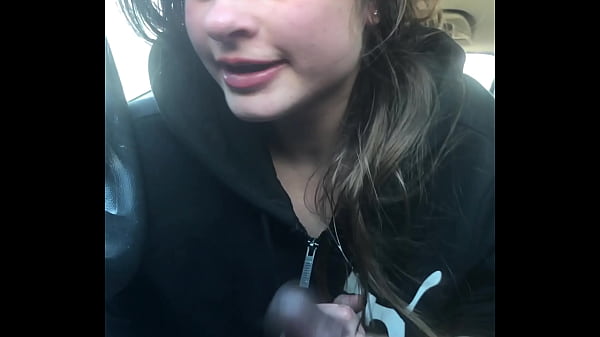 Die lesbische beste Freundin gibt mir den Kopf, bis ich es trinke