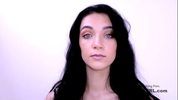 Beauty Babe usa sus habilidades para impresionar a un agente falso en una audición de modelaje