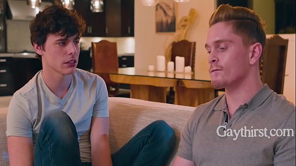 Bestie mi regala la prima esperienza gay - Jay Tee, Asher Day | Sete gay