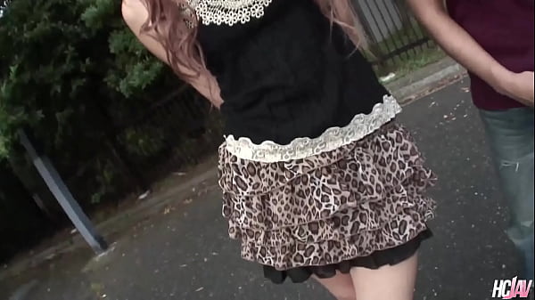 La calda troia asiatica Sarina Tsubaki viene rimorchiata e scopata