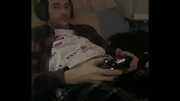 Pretty Teen Girl strips in amateur