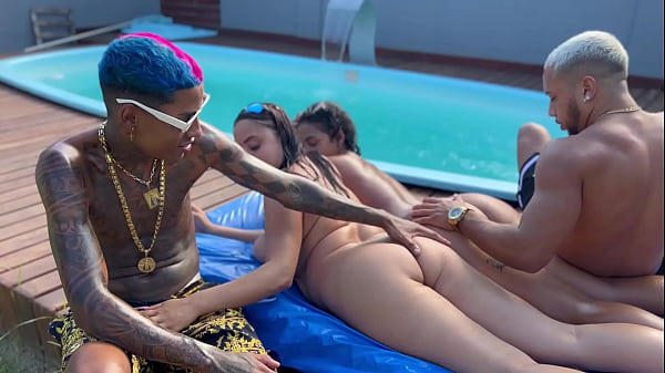 Heißes süßes Teen hat Spaß - anal