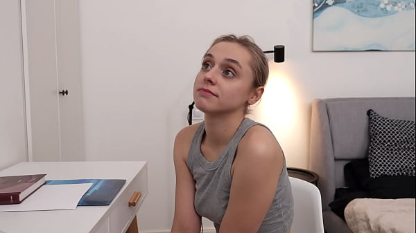 Padrastro castiga a hija que realmente no quiere estudiar