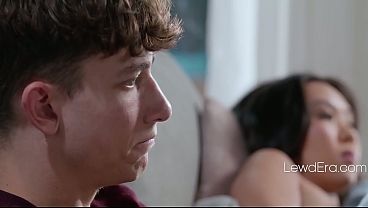 Mujer asiática bailes adolescentes - caliente