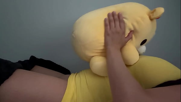 La ragazza a letto si MASTURBA