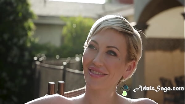 Du kannst nicht nackt zu einem Tag der offenen Tür erscheinen, die Männer werden versuchen, DICH zu ficken!