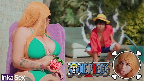 Cosplay - SUPER BUSTY Nami se fait baiser par le capitaine Luffy au sein de son équipage à la recherche de ONE PIECE.