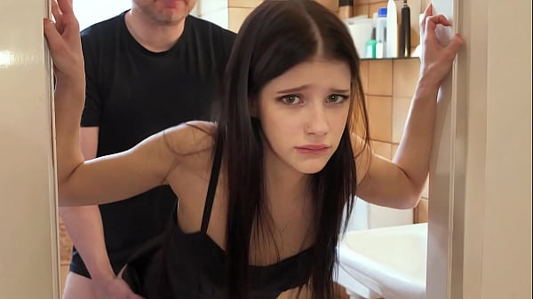 Piccola ragazza TIKTOK scopata violentemente prima della festa