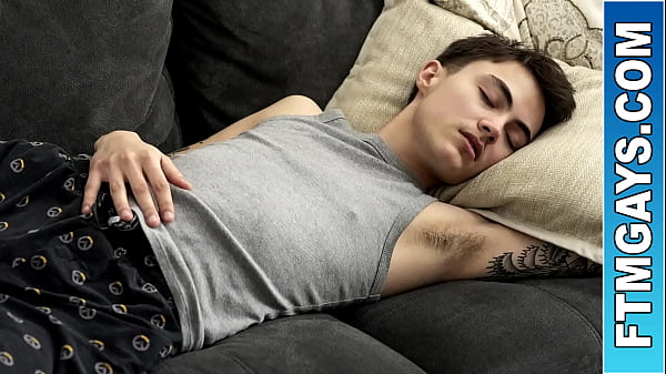 ¡Uy, me follé a mi chico FTM! ¡Dios ayude a Dillon Stone! ¡No sólo ha pecado al follarse a su hijastro Joey Michaels, sino que su esposa está a punto de divorciarse!