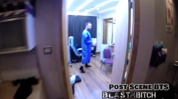 Pose adorabili della ragazza