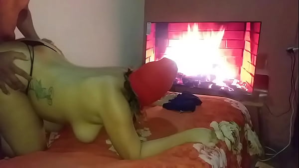 Una teenager anale sexy si diverte